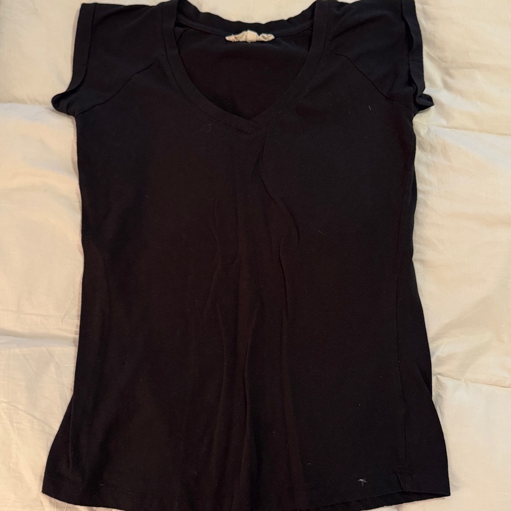 Derek Heart V neck Tee Shirt in Black.  Sz. Medium Juniors